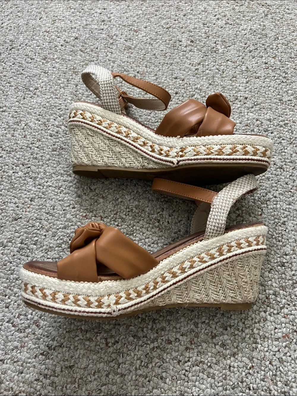 Women's Knot-Front Wedge Sandals - Tan